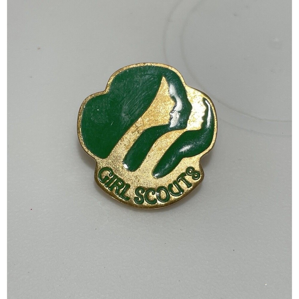 Vintage 1980 Girl Scouts GSUSA Membership Pin Green Enamel Trefoil Brooch